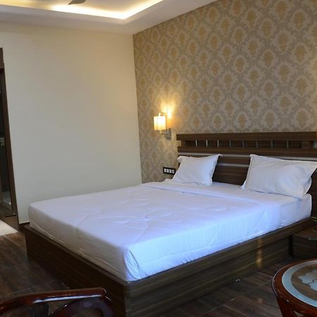 Puja Residency Hotell Varanasi Exteriör bild