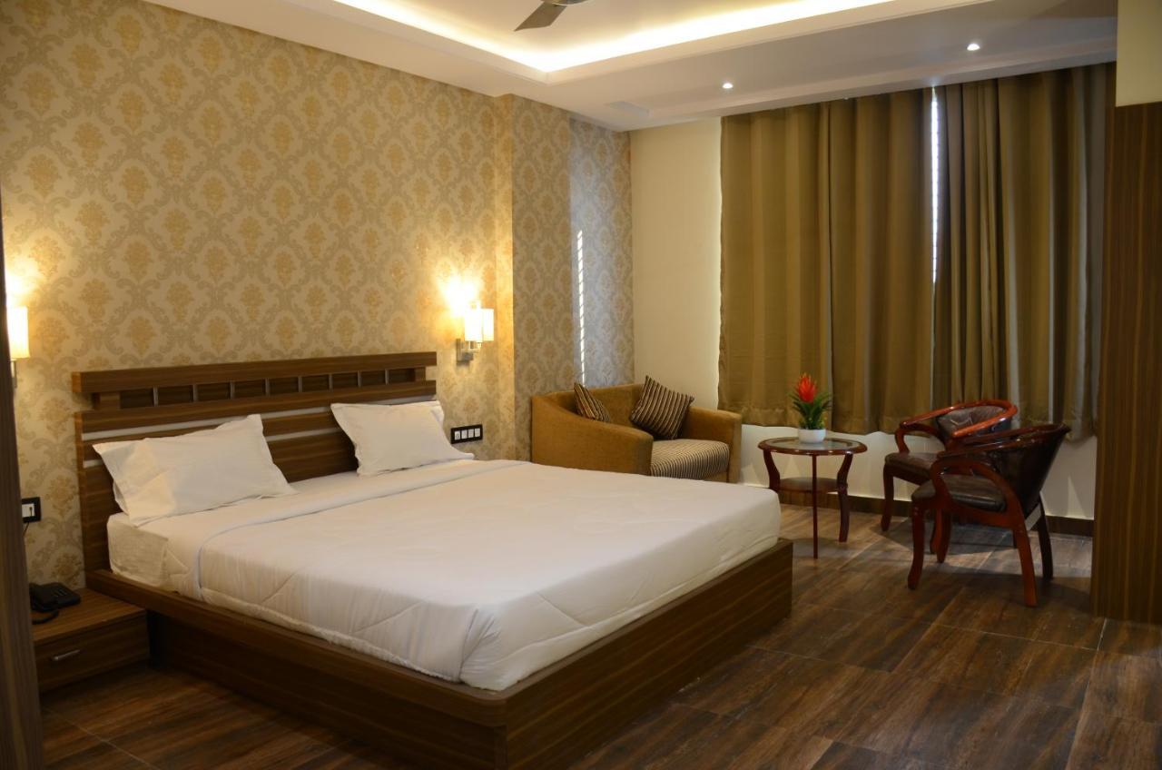 Puja Residency Hotell Varanasi Exteriör bild