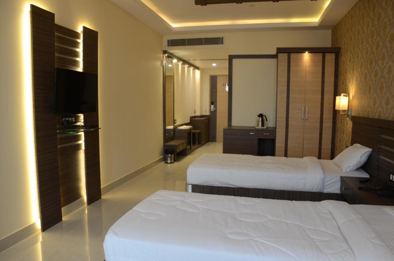 Puja Residency Hotell Varanasi Exteriör bild