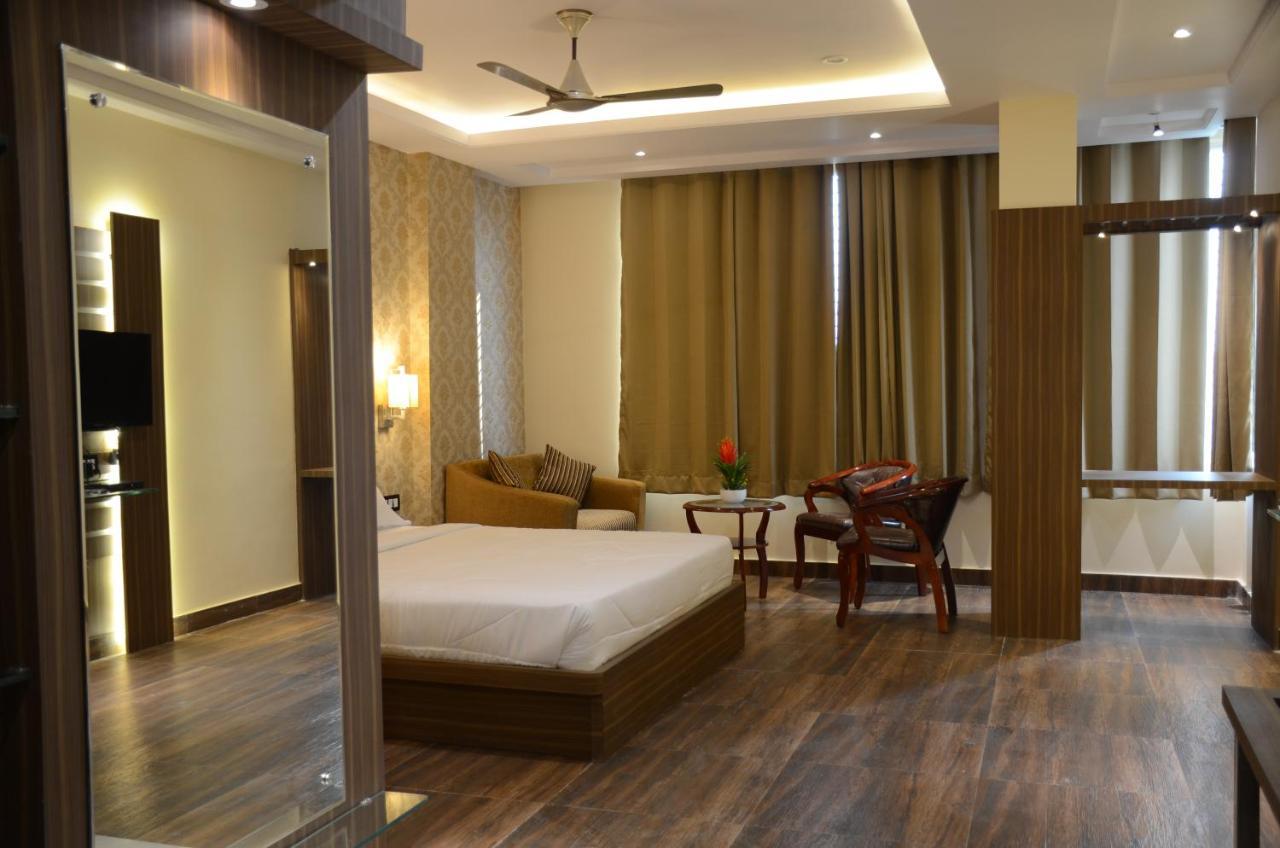 Puja Residency Hotell Varanasi Exteriör bild