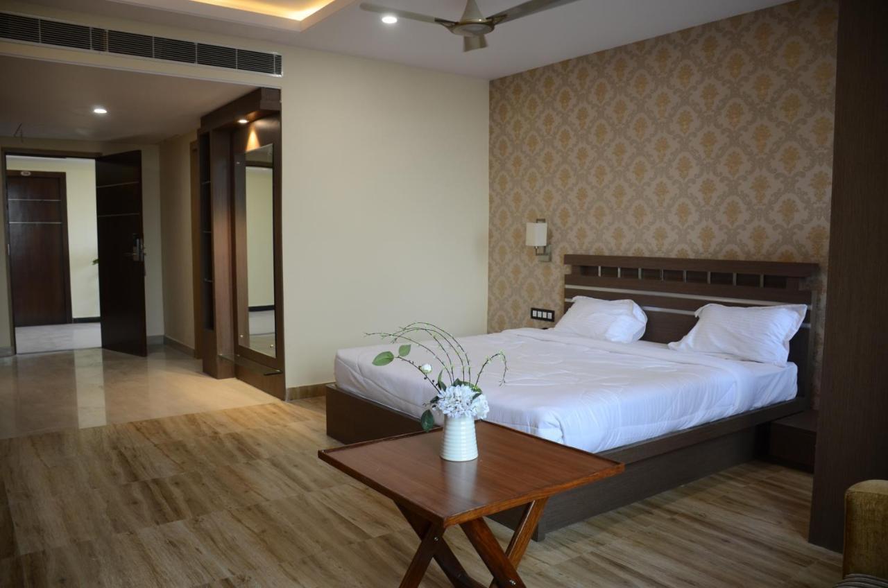 Puja Residency Hotell Varanasi Exteriör bild