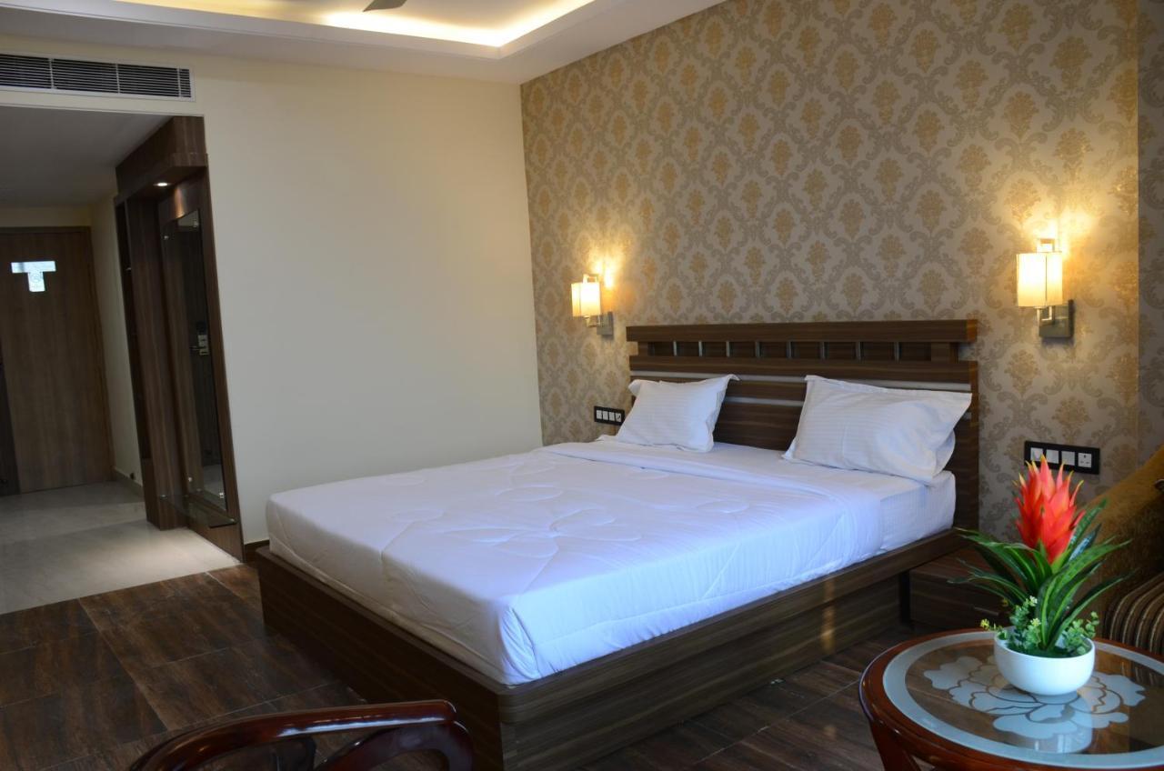Puja Residency Hotell Varanasi Exteriör bild