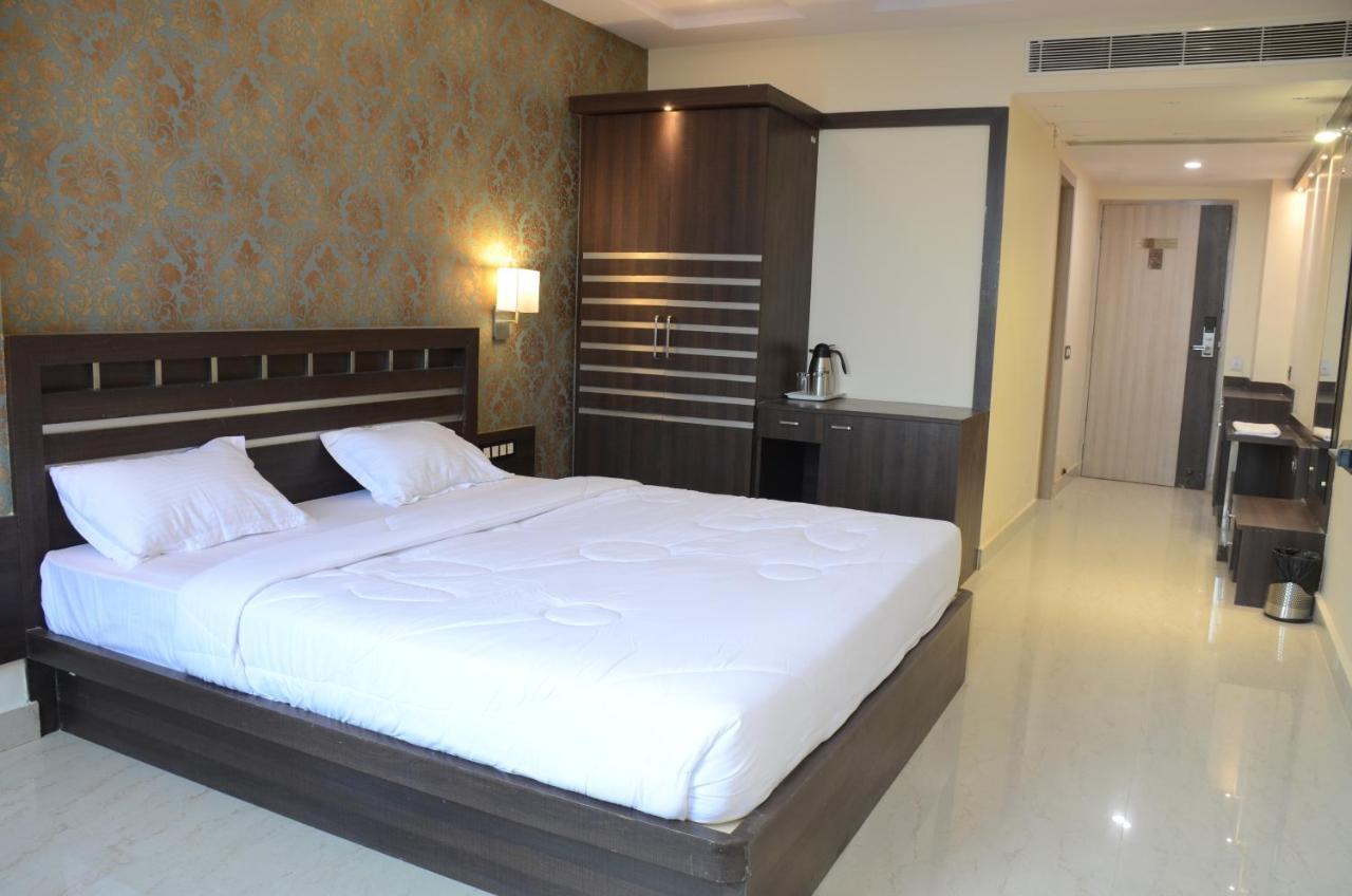 Puja Residency Hotell Varanasi Exteriör bild