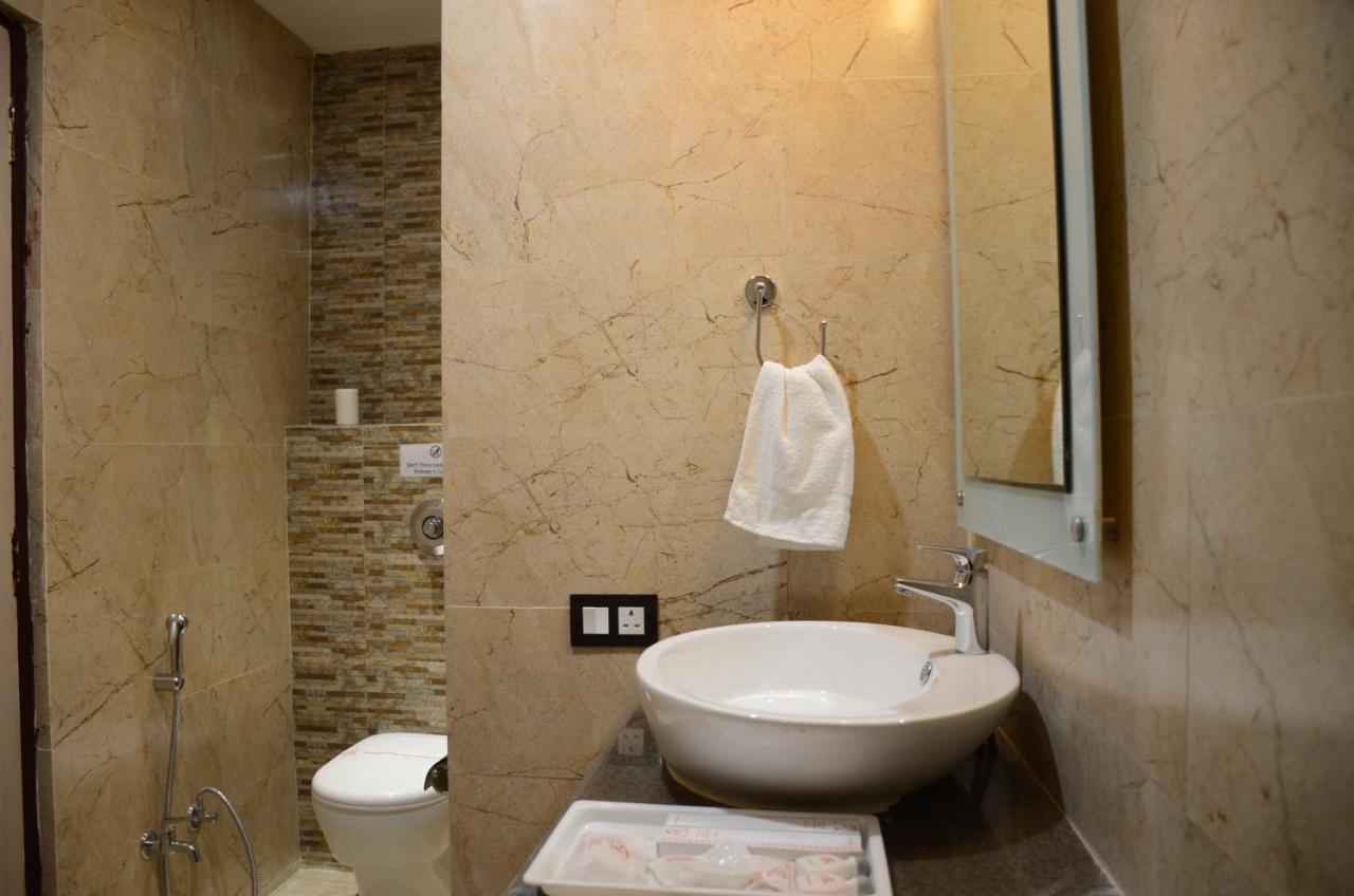 Puja Residency Hotell Varanasi Exteriör bild