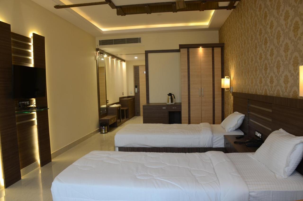 Puja Residency Hotell Varanasi Exteriör bild