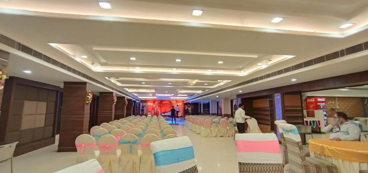 Puja Residency Hotell Varanasi Exteriör bild