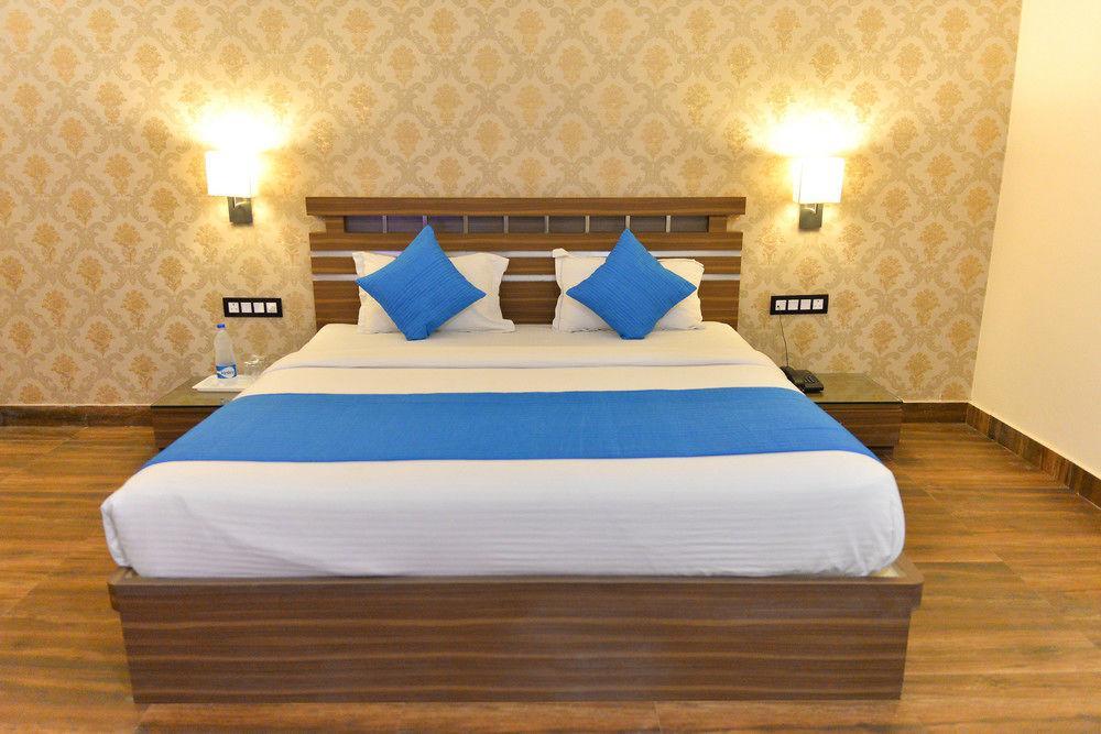 Puja Residency Hotell Varanasi Exteriör bild