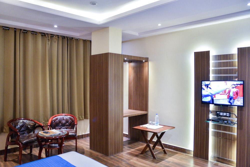 Puja Residency Hotell Varanasi Exteriör bild