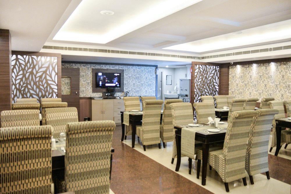 Puja Residency Hotell Varanasi Exteriör bild
