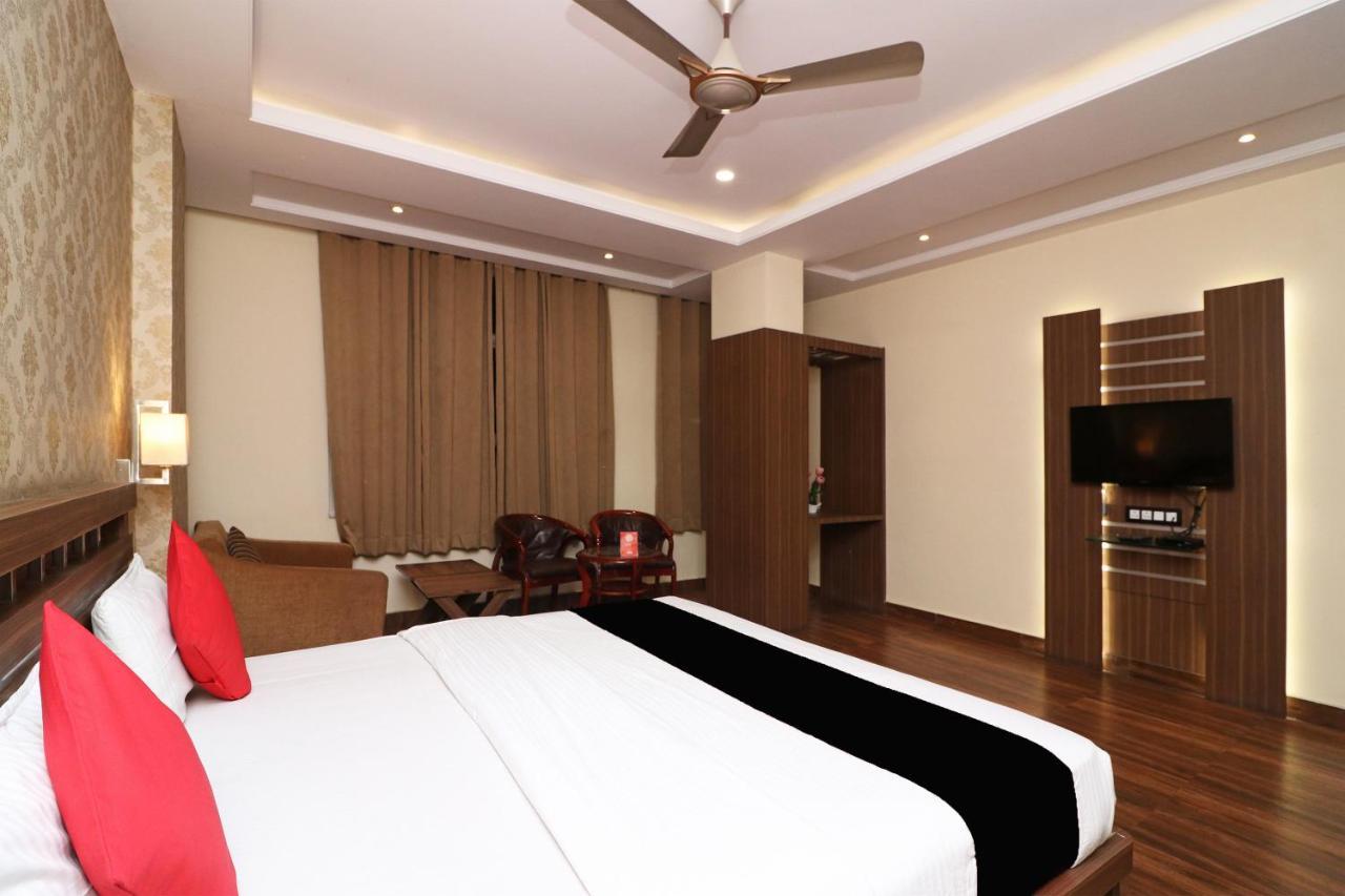 Puja Residency Hotell Varanasi Exteriör bild